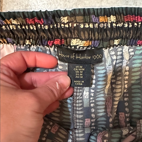 NEW! House of Harlow Scarf Print Satin Pull on Floral Print Pants M Boho - Picture 4 of 9